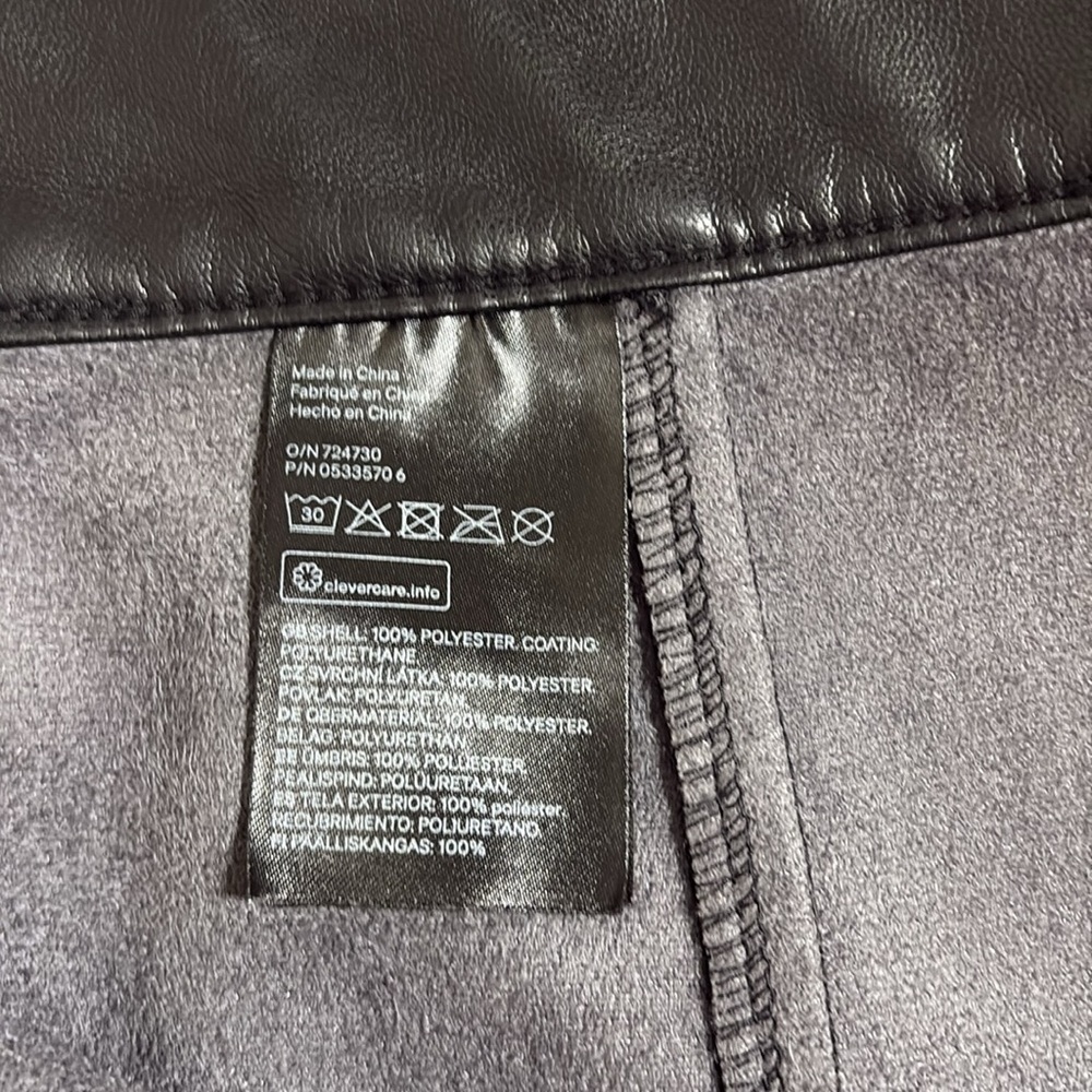 ⭐️ H&M Black Faux Leather Skirt - size 10 - Picture 6 of 9